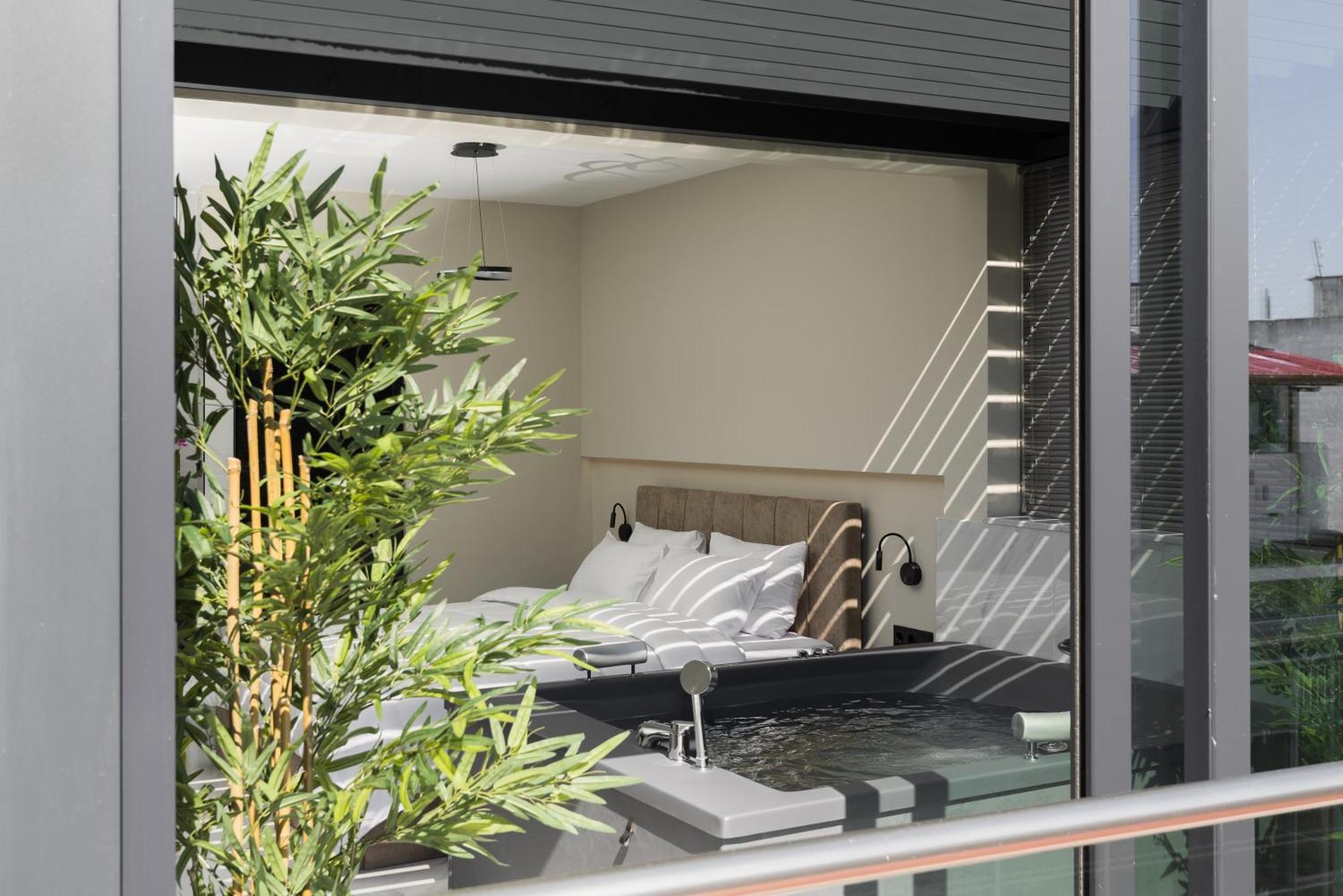 Ophelia By Halu!, Luxury With Hot Tub Apartament *